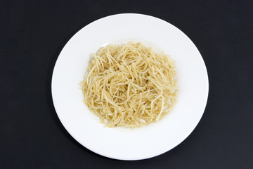 Plato con tiras de apio