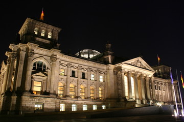 Fototapeta na wymiar Reichstag in Weiß - Reichstag in White