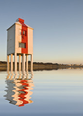 Burnham-on-sea nine leg low lighthouse at dawn
