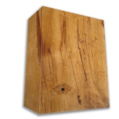 Caja de Madera sobre fondo blanco