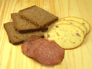 Rye bread with salami and smoked cheese