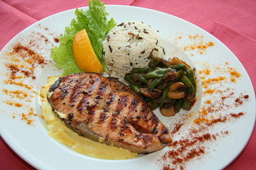 Roasted fish with rice and vegetables