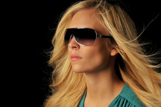 Beautiful woman with blonde hair and sunglasses.