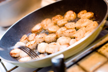 image de noix de saint jacques cuisinées au beurre © Olivier Le Moal