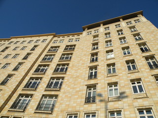 Fototapeta na wymiar Fassade w Berlinie - Karl-Marx-Allee