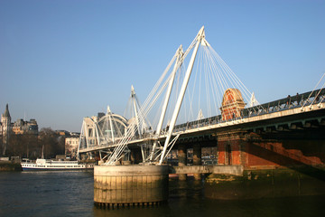 Fototapeta na wymiar Hungerford Bridge, Londyn