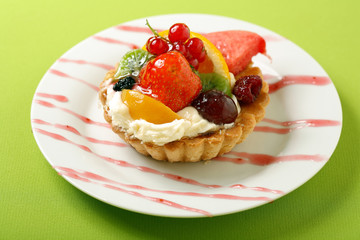Cake with fresh fruits