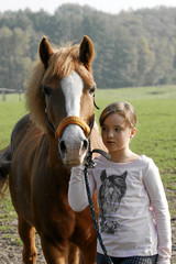 Obraz premium Kind mit Pony