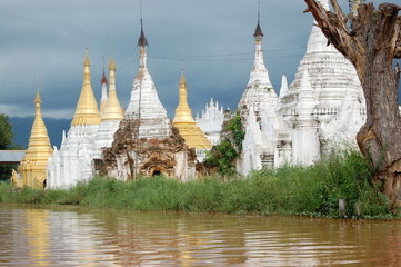 Stupa au bord du Lac Inlé