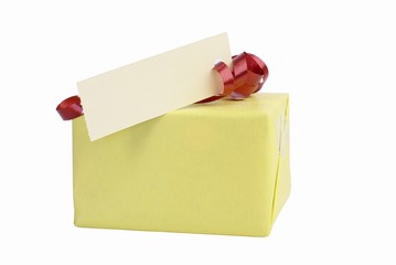 paquet cadeau avec &eacute;tiquette