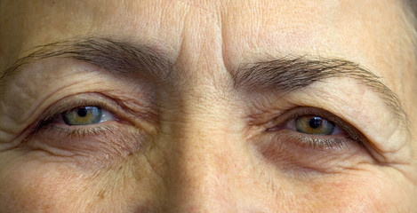 Fototapeta premium Elderly womans eyes
