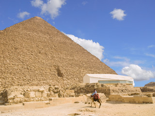 Fototapeta na wymiar Sud side of the Great pyramid of Cheops