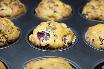 Kirschmuffins im Backblech