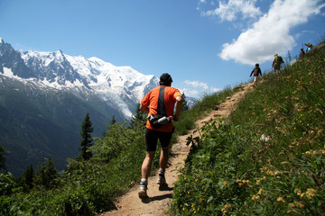 Promenade face au Mont-Blanc