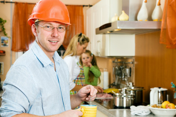 Alltag Familienleben – Frühstück vor der Arbeit