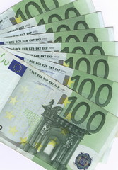 Billets de banque de 100 euros.