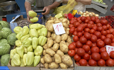 vegetables market workers