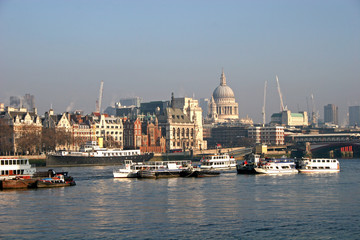 Naklejka premium view down River Thames to St Pauls