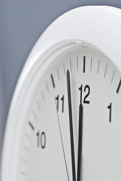 hurry up! 12 o'clock