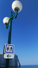 Fototapeta premium panneau sur le reverbere