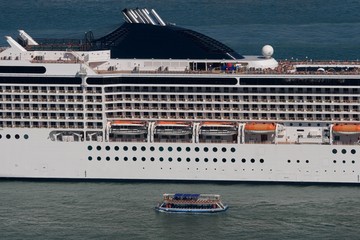 Big and small cruise boat