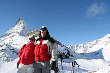 Fototapeta na wymiar Skiers in Alps