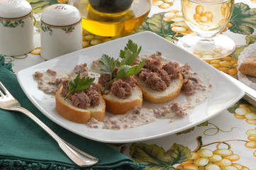 Crostone fegato e animelle - Antipasti del Trentino Alto Adige