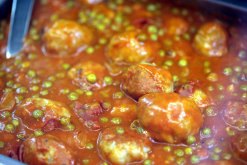 Polpette con Salsa e Piselli