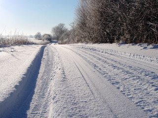Fototapeta premium Feldweg im Winter
