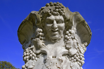 france,île de france,parc du château de breteuil : pot de fleur
