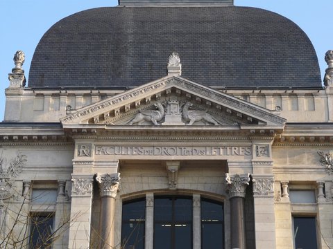 b&acirc;timent de la facult&eacute; de droits et de lettres