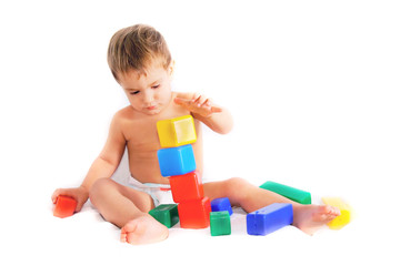 child playing with bulding blocks