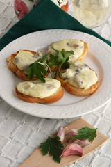 Crostoni ai funghi - Antipasti del Trentino Alto Adige