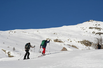 Fototapeta na wymiar Skieurs de randonnée