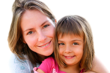 mère et fille souriantes