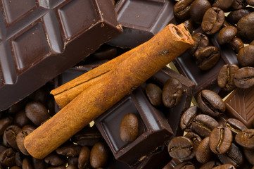chocolate coffee and cinnamon sticks