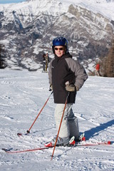 Fototapeta na wymiar enfant au ski