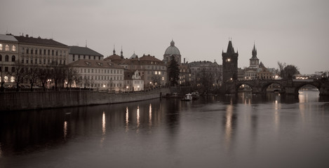 Fototapeta na wymiar Widok na rzekę w Pradze