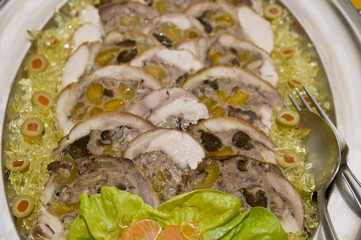 Food - exotic chicken with dry fruit