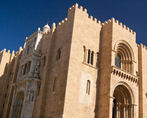 Fototapeta na wymiar Obronny katedra Coimbra, Portugalia
