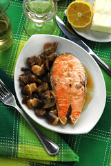 Salmone ai funghi - Secondi di pesce della Toscana