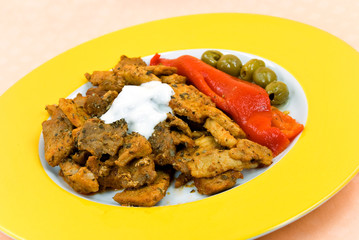 Gyros mit Tzatziki,Paprika Salat