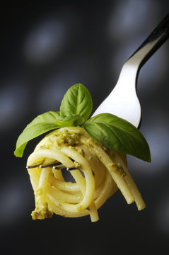 Spaghetti al pesto genovese - Primi piatti - Liguria