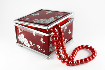 Glass casket with pearls