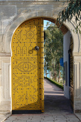 porte d'un palais tunisien