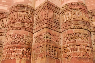 Foto op Plexiglas Stone Carving on the Qutab Minar, Delhi © YellowCrest