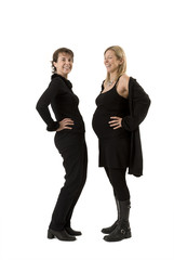 femmes encientes comparant leur ventre