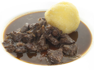 Goulasch mit Kartoffelkloß