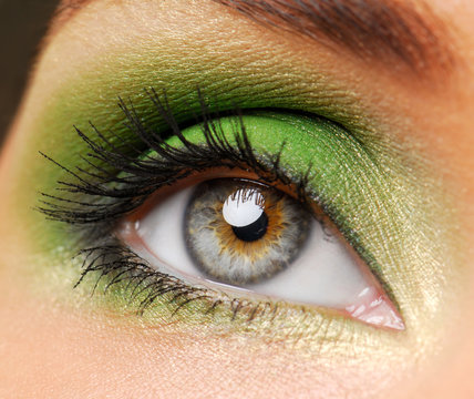 Effective green make-up
