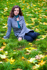 Beautiful young woman in a autumn park